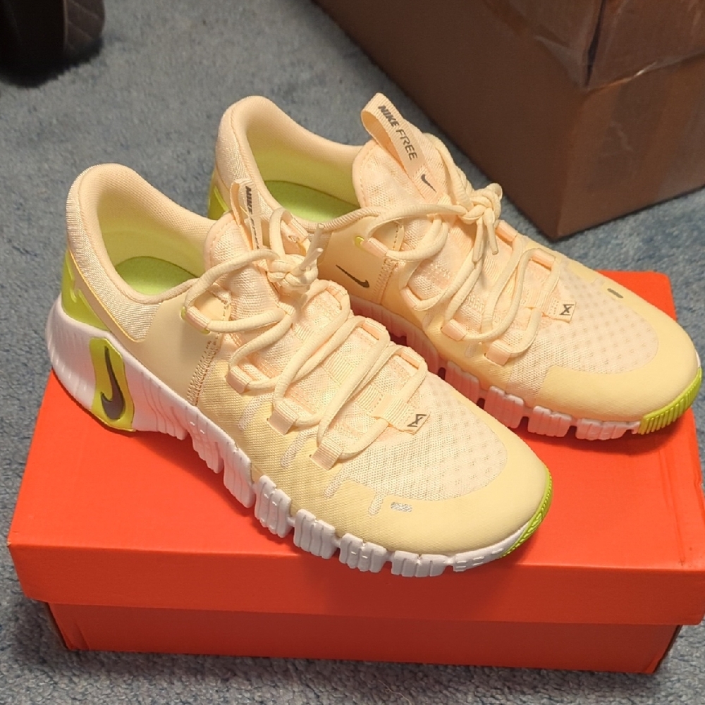 Nike Free RN 5.0 Cream and Lime Sneakers
